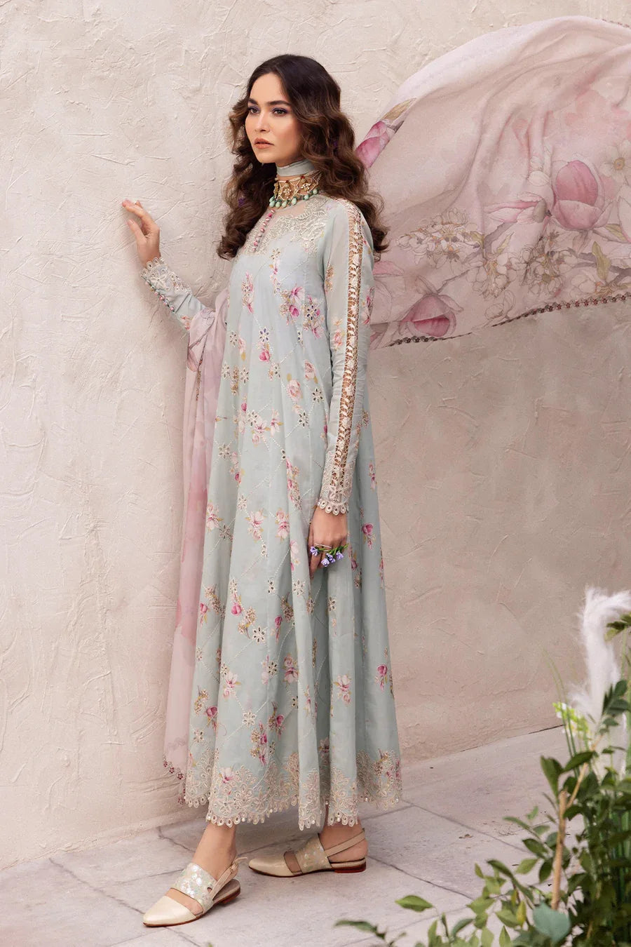 Iznik | Dahlia Embroidered Lawn | DL-10 - Aqsa Fabrics