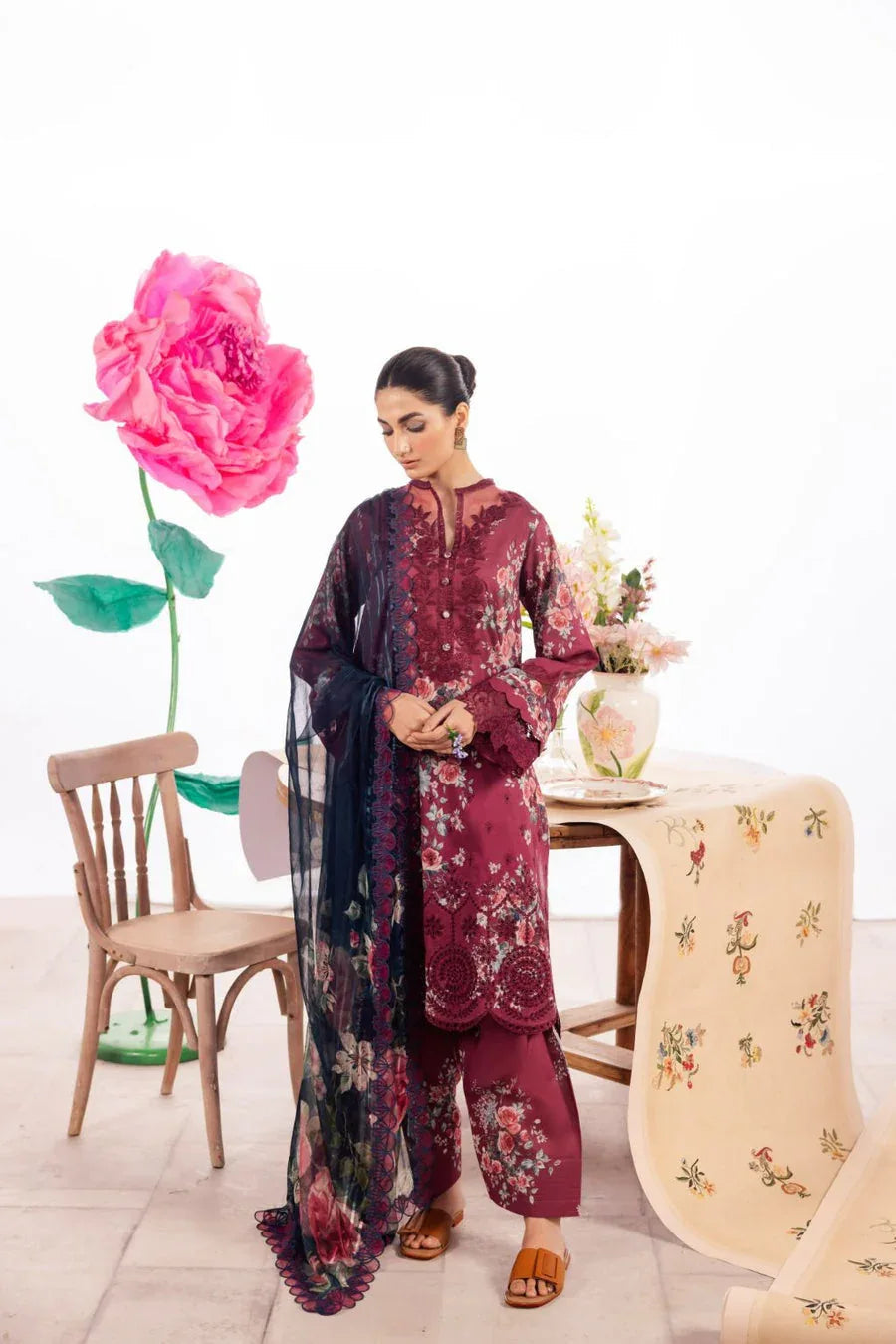 Iznik | Dahlia Embroidered Lawn | DL-11 - Aqsa Fabrics