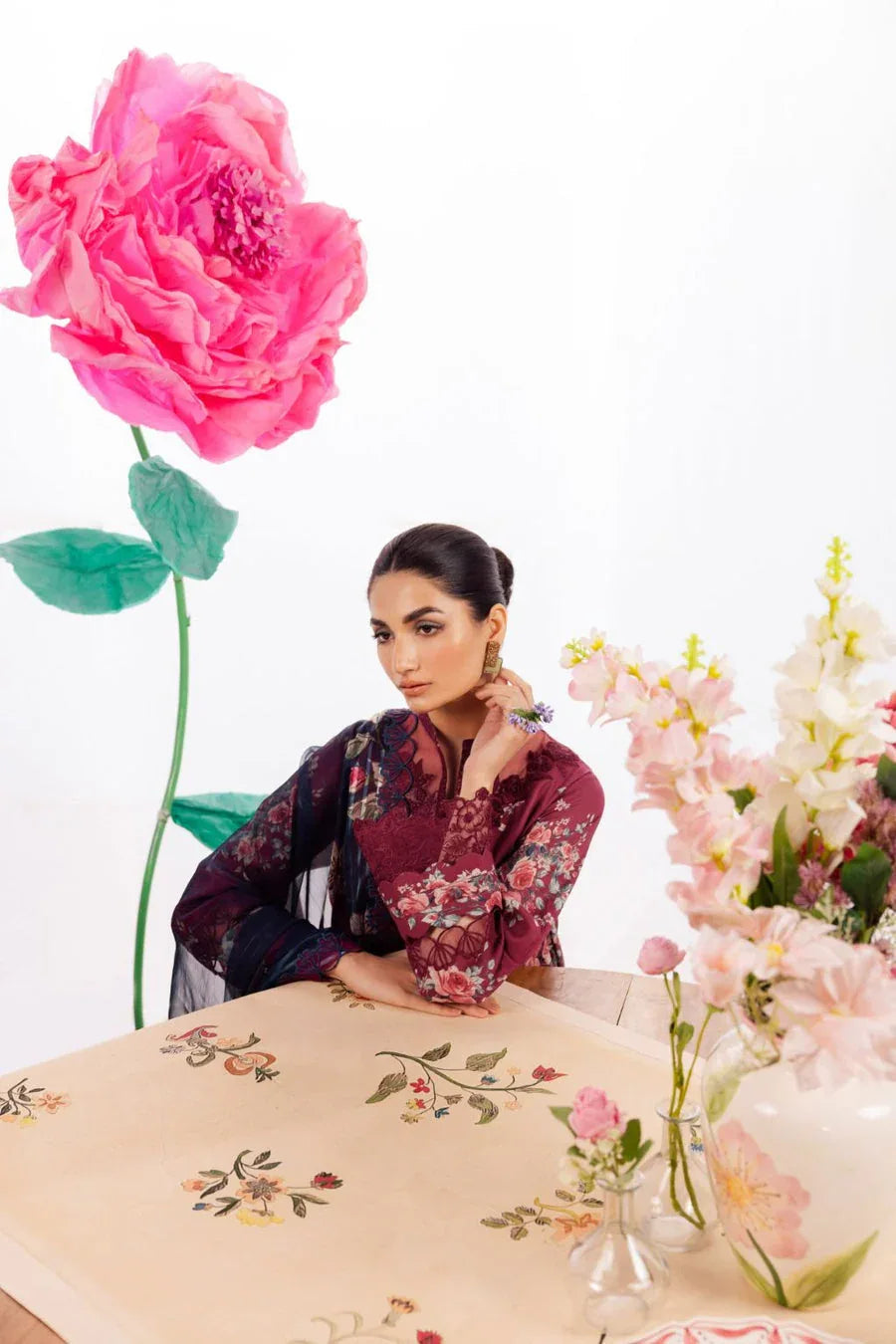 Iznik | Dahlia Embroidered Lawn | DL-11 - Aqsa Fabrics