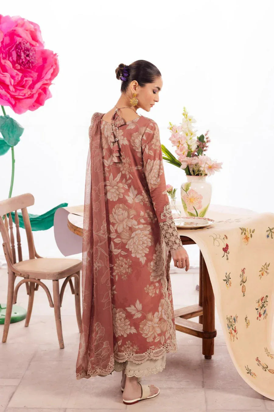 Iznik | Dahlia Embroidered Lawn | DL-12 - Aqsa Fabrics