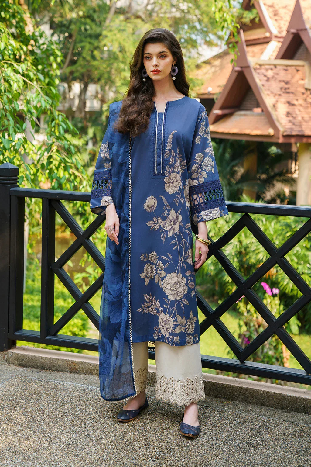 Iznik | Exclusive Lawn | UE-220 PRINTED LAWN - Aqsa Fabrics