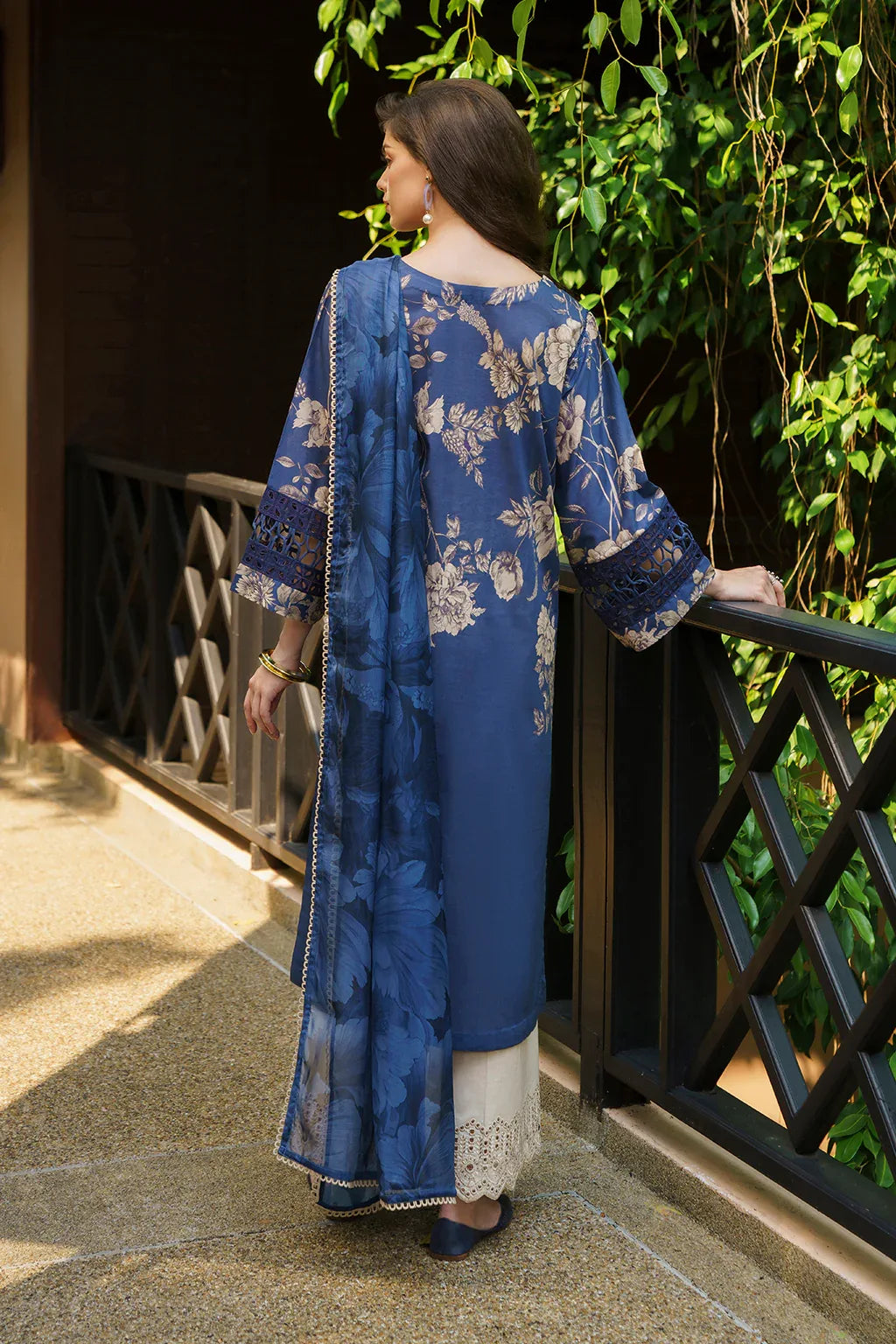 Iznik | Exclusive Lawn | UE-220 PRINTED LAWN - Aqsa Fabrics
