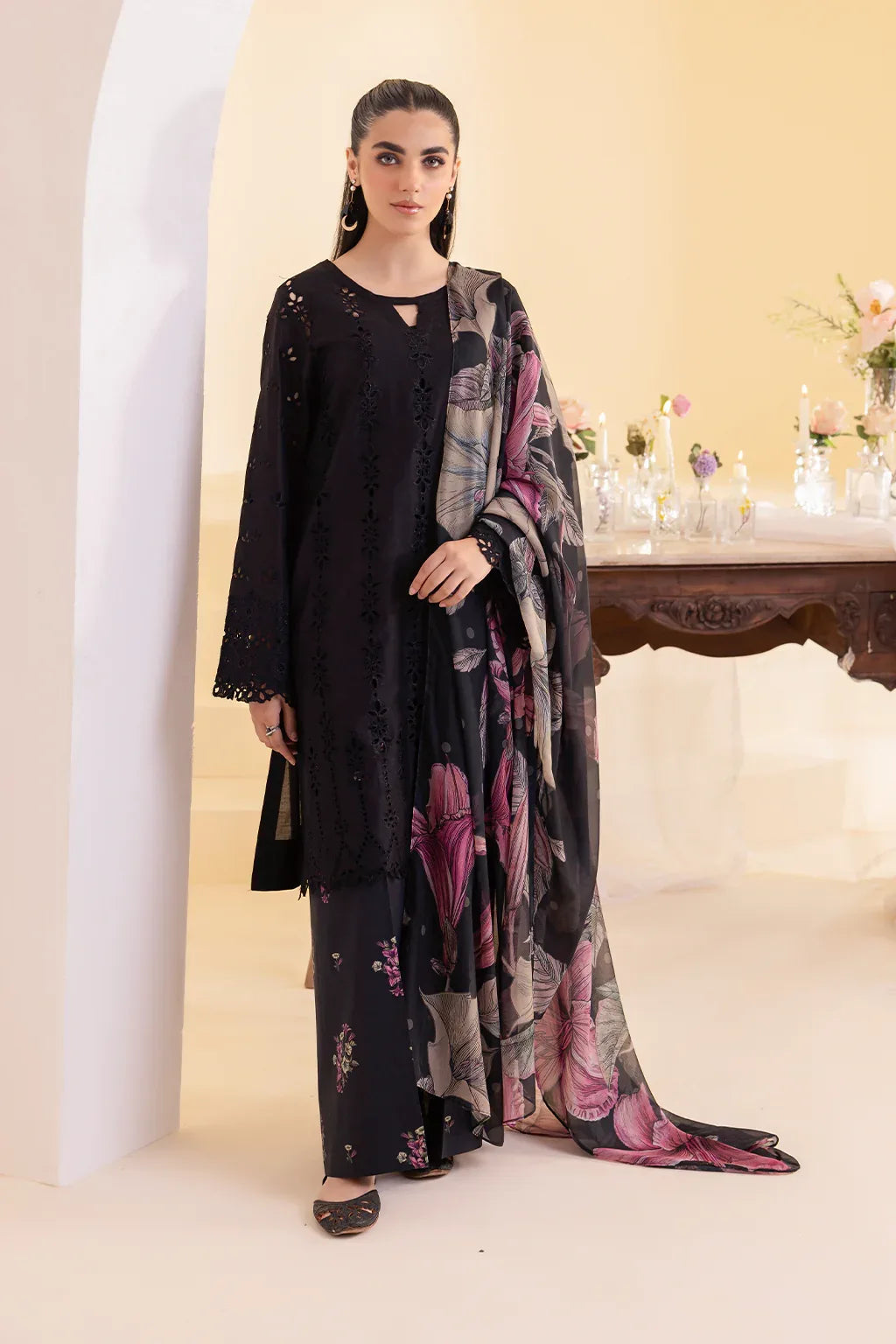 Iznik | Exclusive Lawn | UE-253 EMBROIDERED LAWN - Aqsa Fabrics