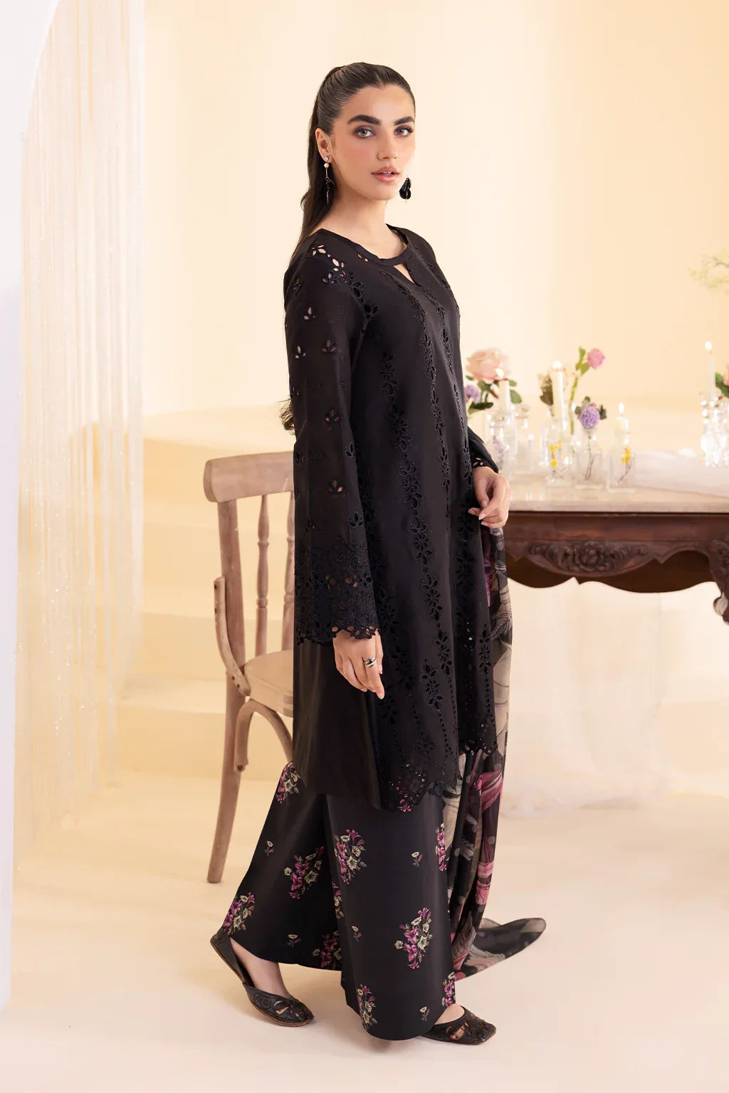 Iznik | Exclusive Lawn | UE-253 EMBROIDERED LAWN - Aqsa Fabrics