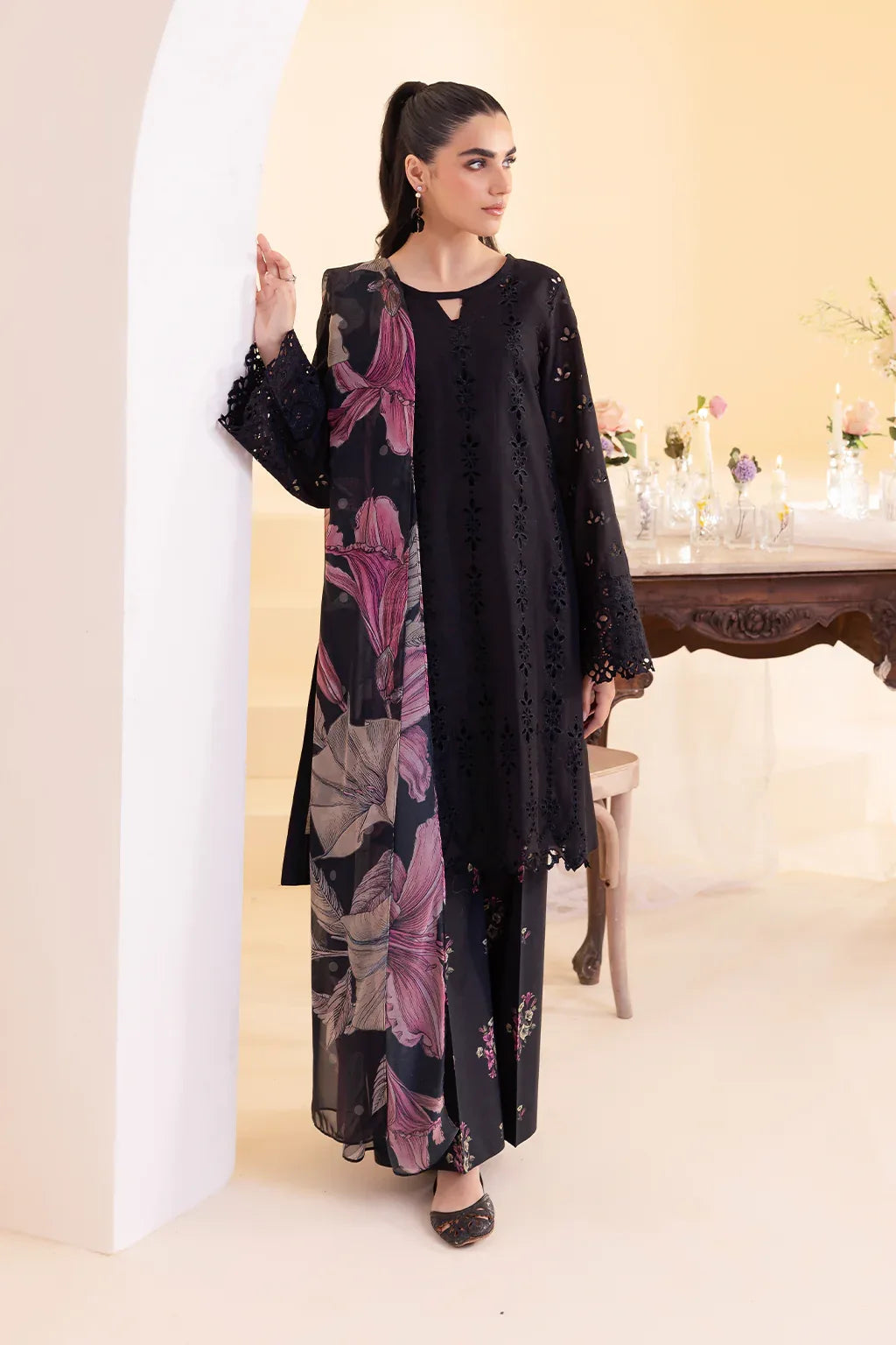 Iznik | Exclusive Lawn | UE-253 EMBROIDERED LAWN - Aqsa Fabrics