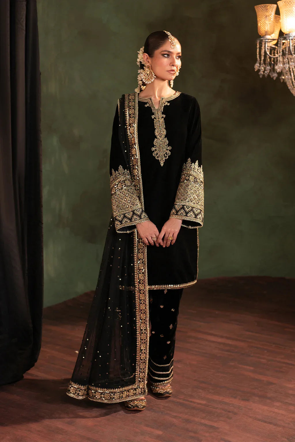 Iznik | Exclusive Velvet | IV-41 - Aqsa Fabrics