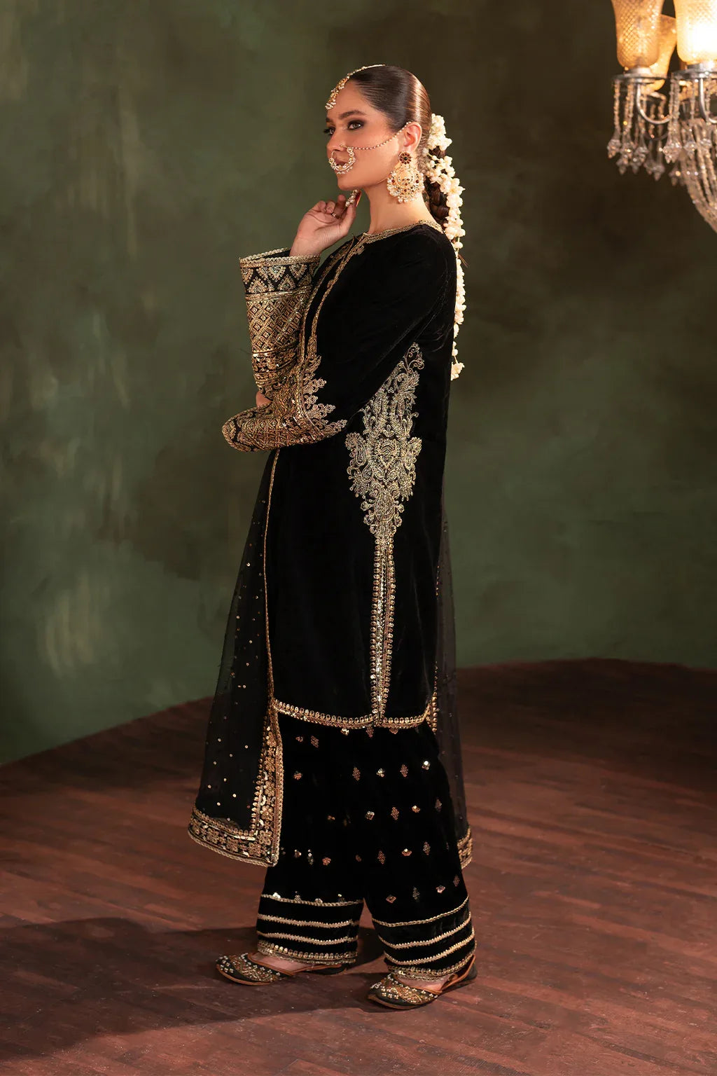 Iznik | Exclusive Velvet | IV-41 - Aqsa Fabrics