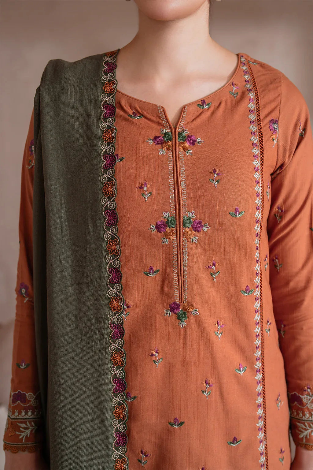 Iznik | Exclusive Winter | UE-367 - Aqsa Fabrics