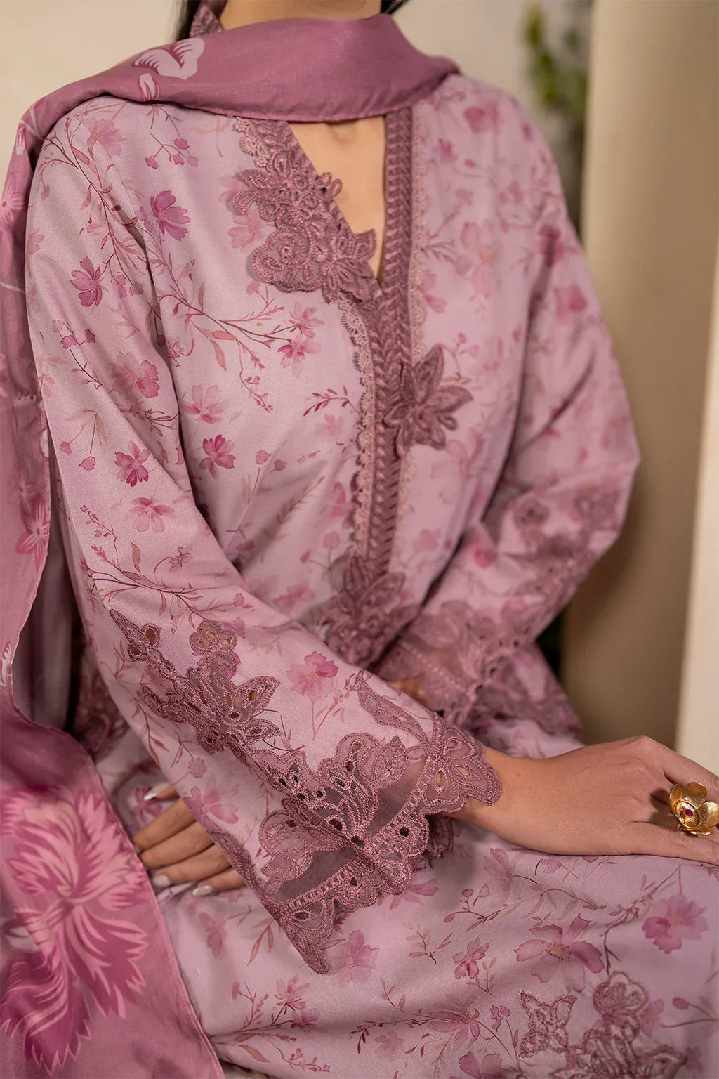 Iznik | Festive Lawn 25 | EFL-04 - Aqsa Fabrics