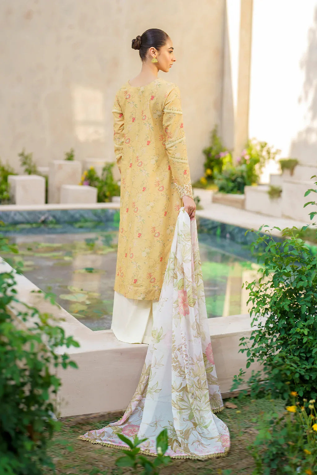 Iznik | Festive lawn 24 | SFL-09 - Aqsa Fabrics