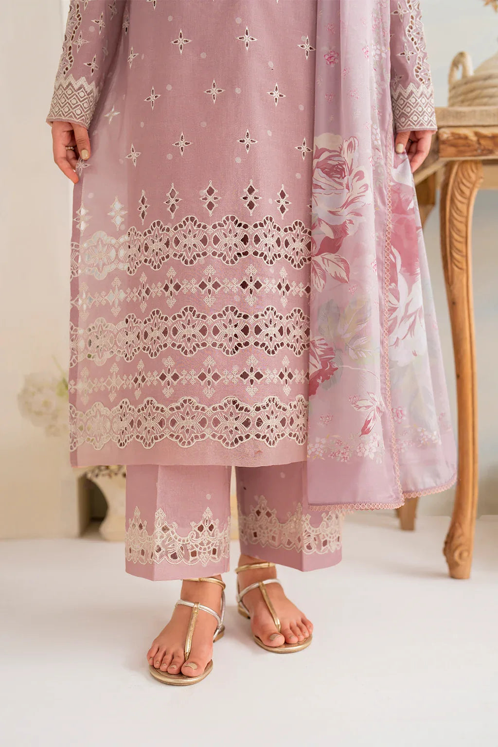 Iznik | Guzel lawn 24 | IGL-04 - Aqsa Fabrics