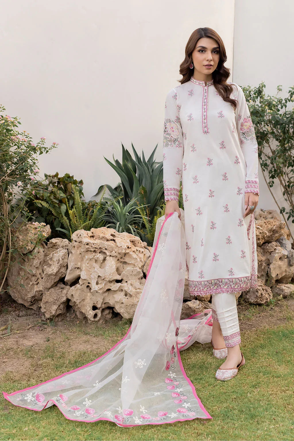 Iznik | Lawnkari 24 | UE-157 CANDYTUFT - Aqsa Fabrics