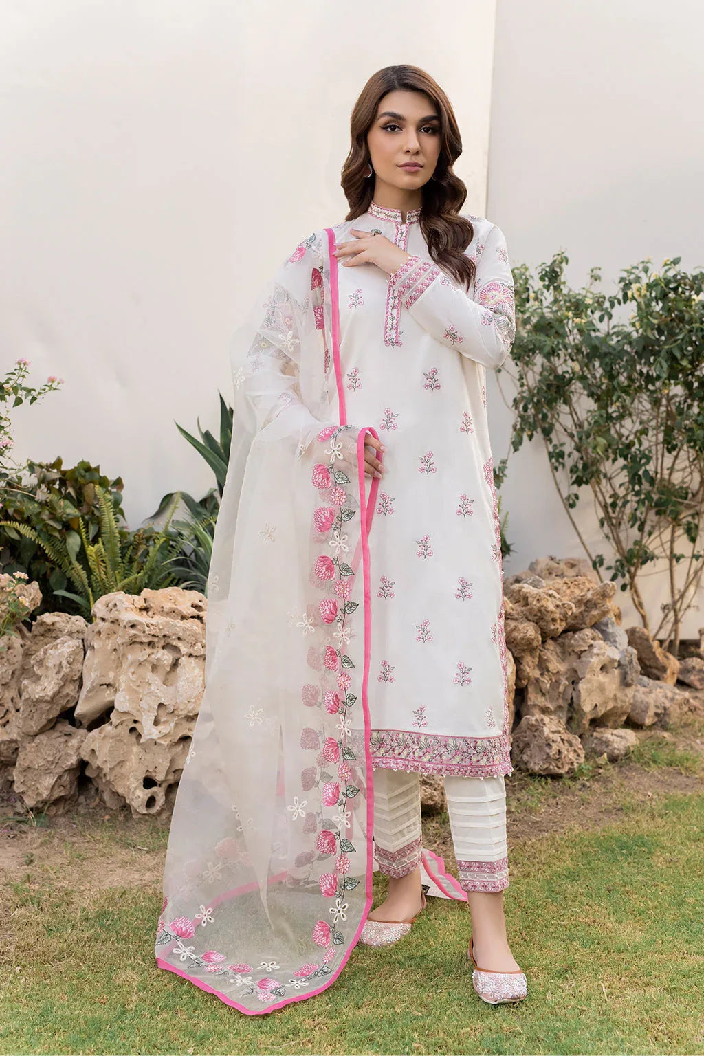 Iznik | Lawnkari 24 | UE-157 CANDYTUFT - Aqsa Fabrics