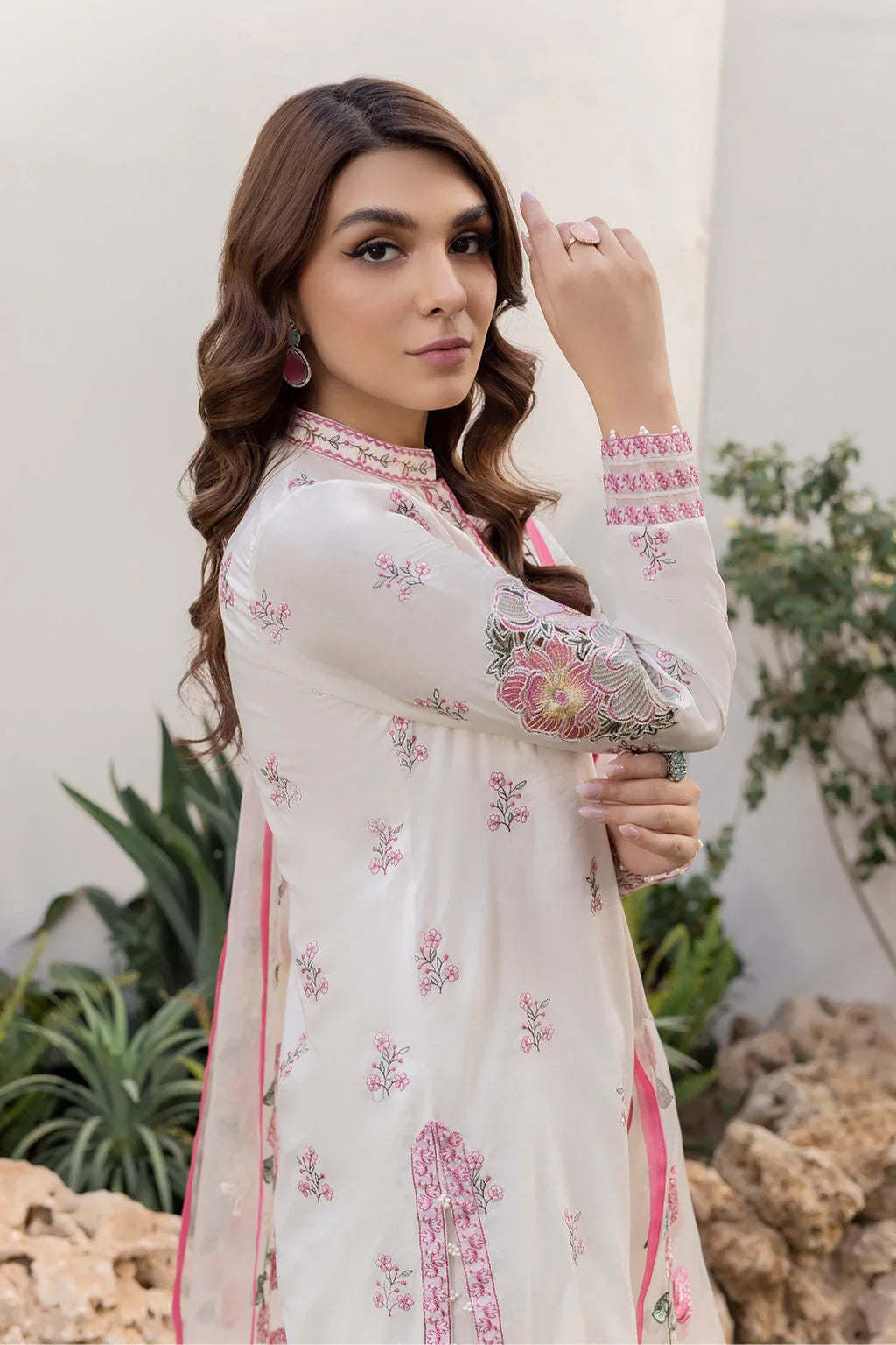 Iznik | Lawnkari 24 | UE-157 CANDYTUFT - Aqsa Fabrics