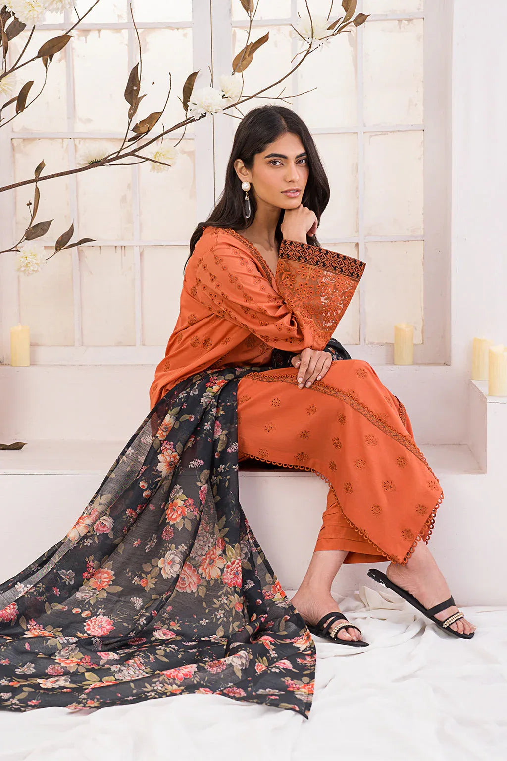 Iznik | Lawnkari 24 | UE-162 LEAFLET - Aqsa Fabrics