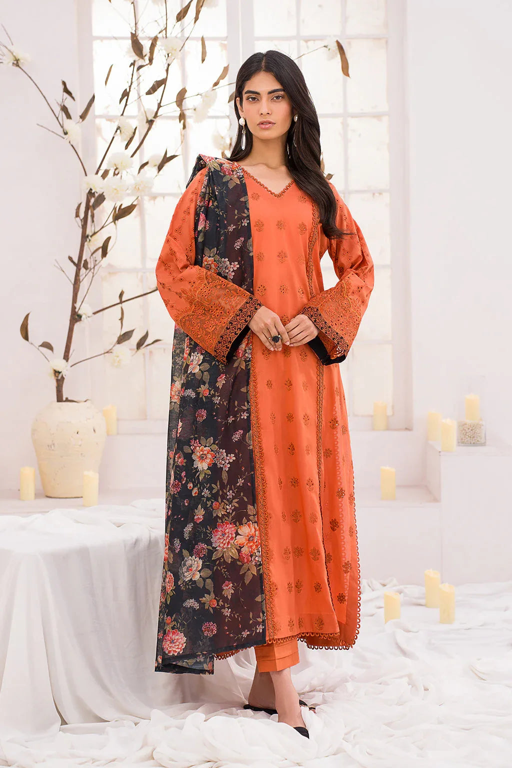 Iznik | Lawnkari 24 | UE-162 LEAFLET - Aqsa Fabrics