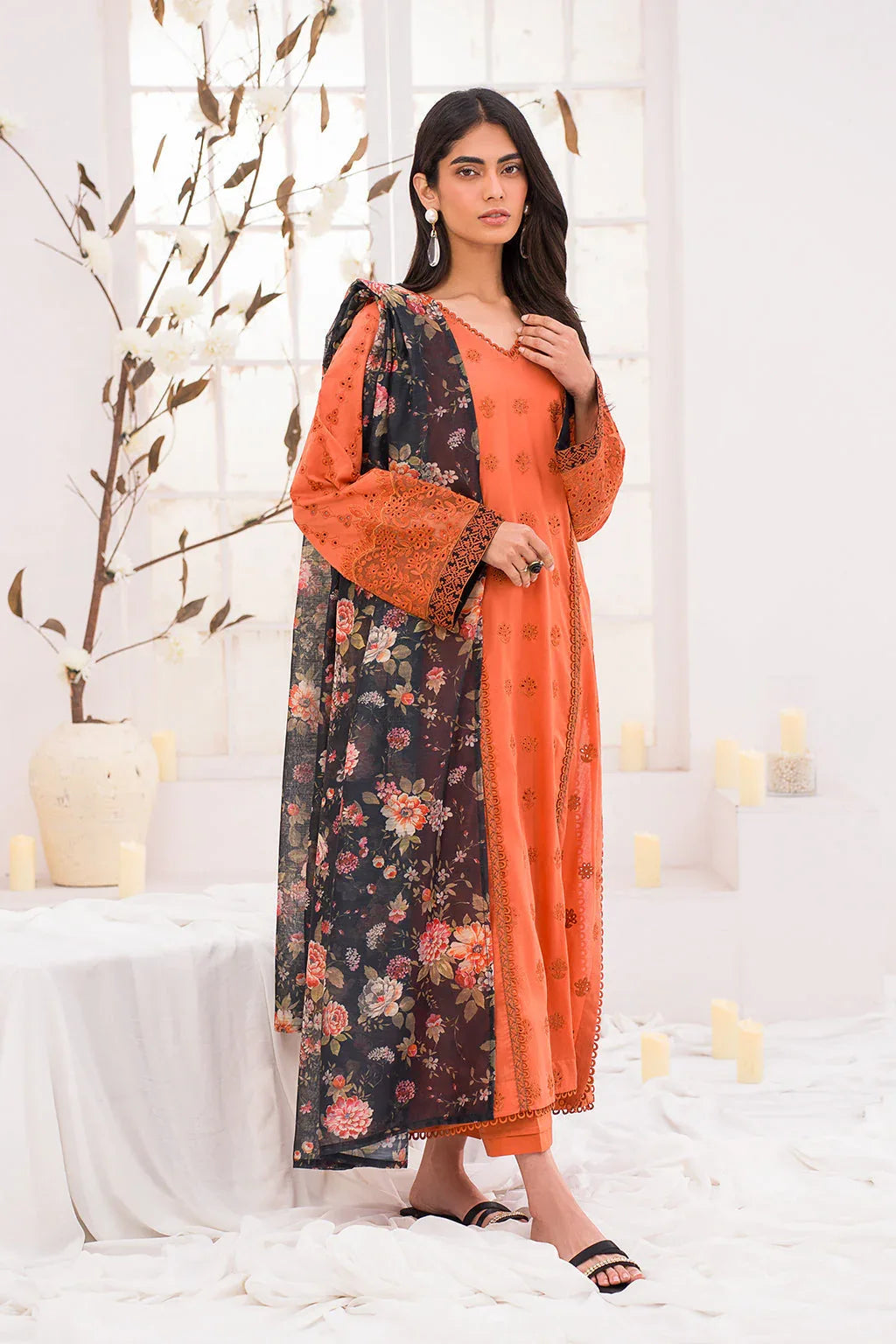 Iznik | Lawnkari 24 | UE-162 LEAFLET - Aqsa Fabrics