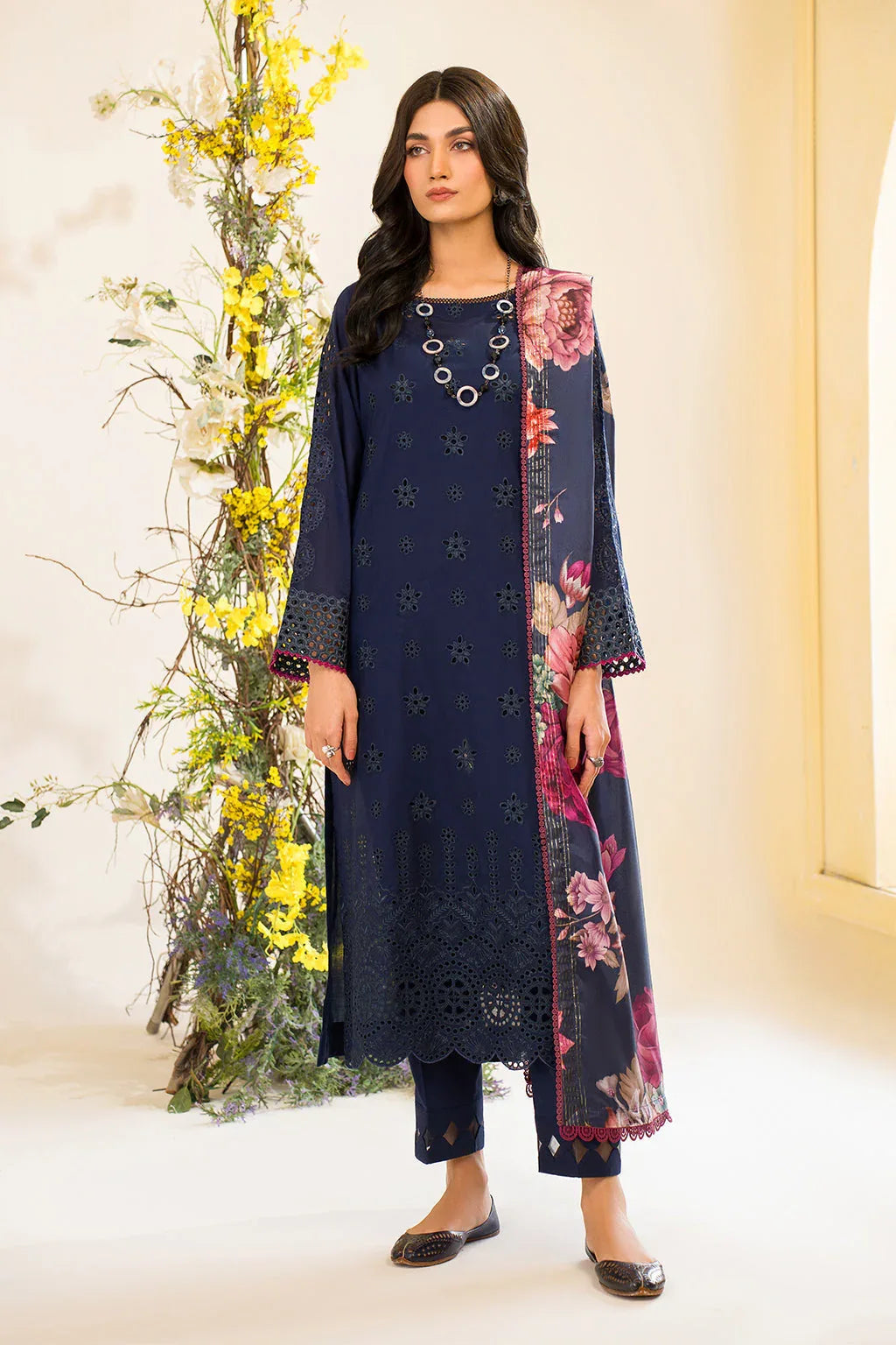 Iznik | Lawnkari 24 | UE-163 BLOOMEASE - Aqsa Fabrics