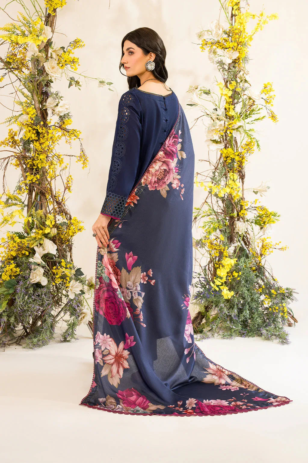 Iznik | Lawnkari 24 | UE-163 BLOOMEASE - Aqsa Fabrics
