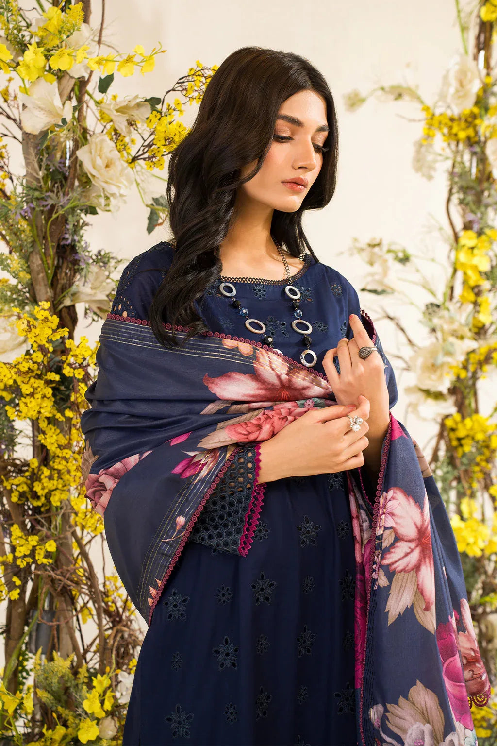Iznik | Lawnkari 24 | UE-163 BLOOMEASE - Aqsa Fabrics