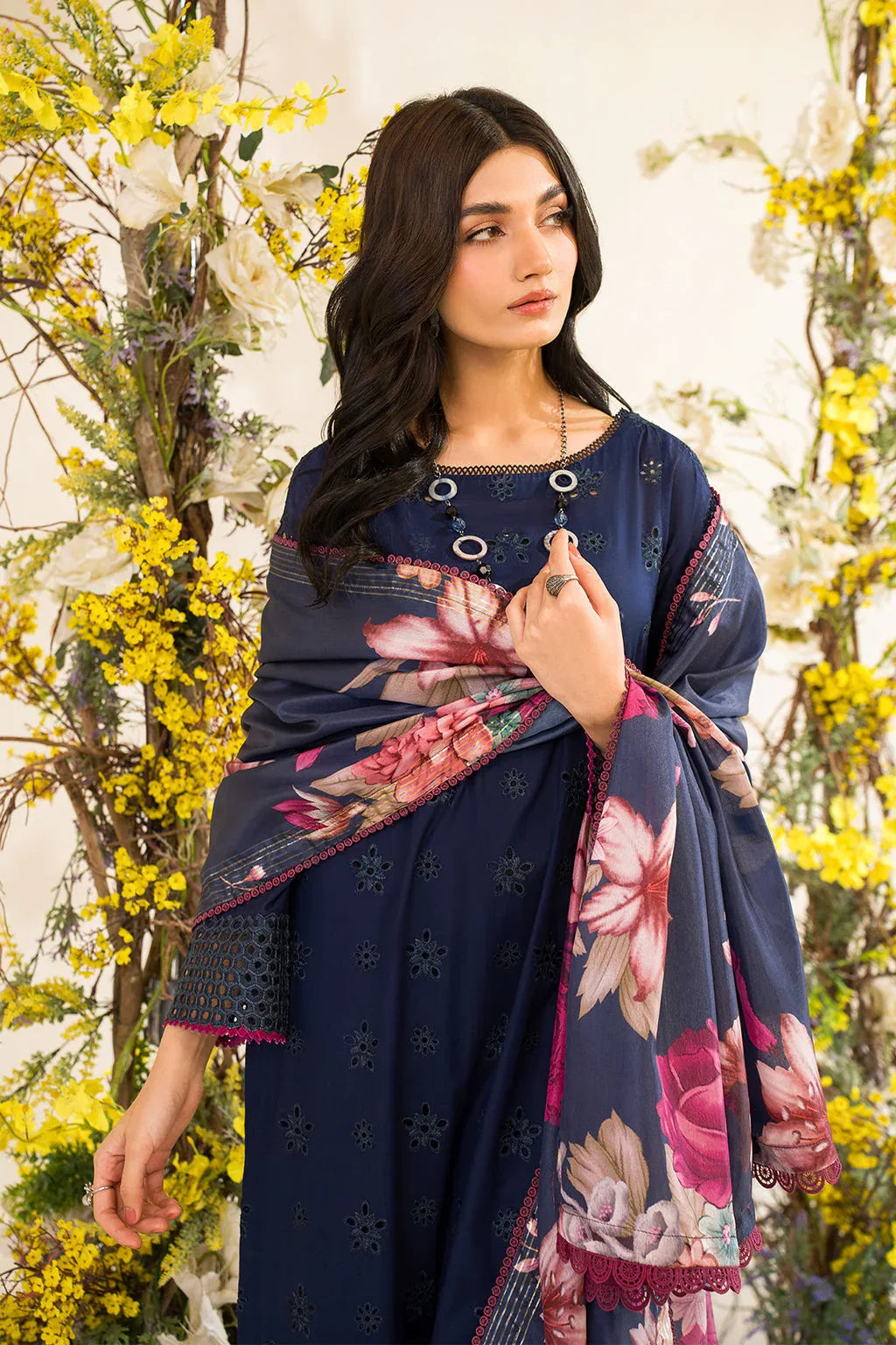 Iznik | Lawnkari 24 | UE-163 BLOOMEASE - Aqsa Fabrics