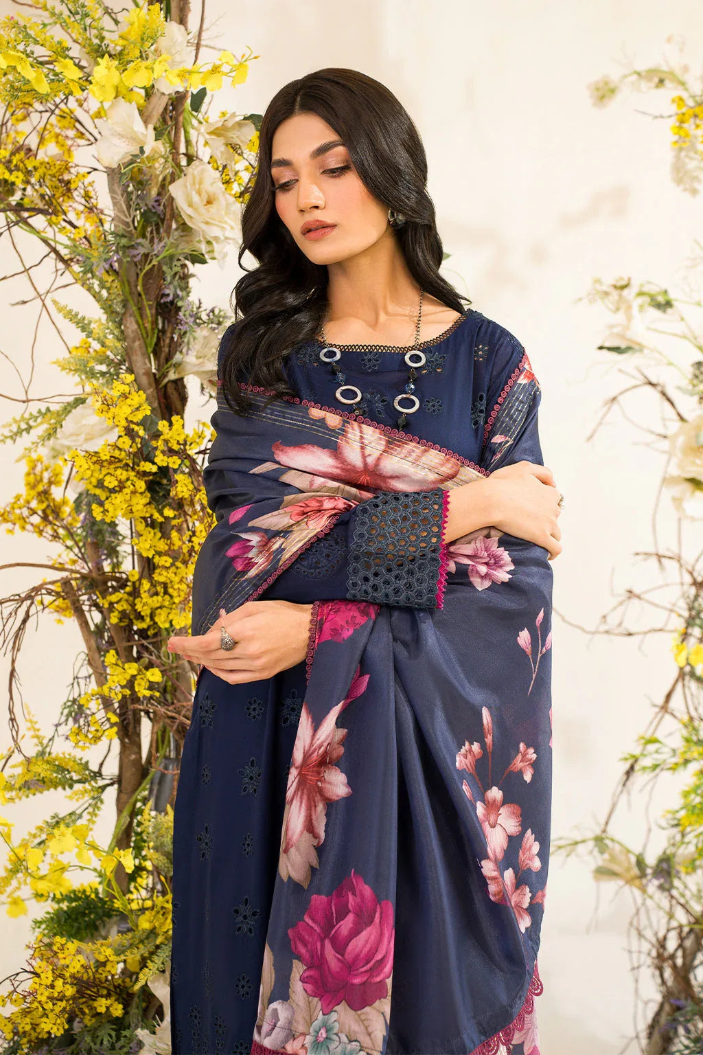 Iznik | Lawnkari 24 | UE-163 BLOOMEASE - Aqsa Fabrics
