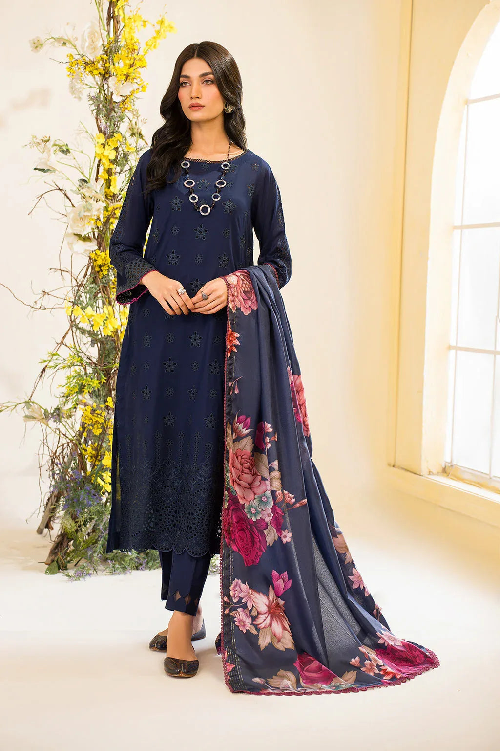Iznik | Lawnkari 24 | UE-163 BLOOMEASE - Aqsa Fabrics