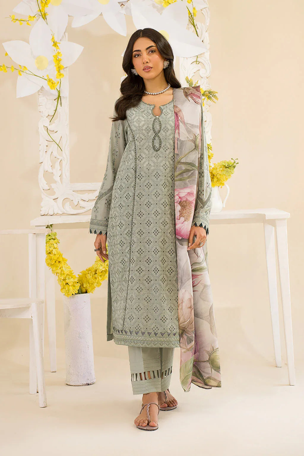 Iznik | Lawnkari 24 | UE-189 SLEEKCHIC - Aqsa Fabrics