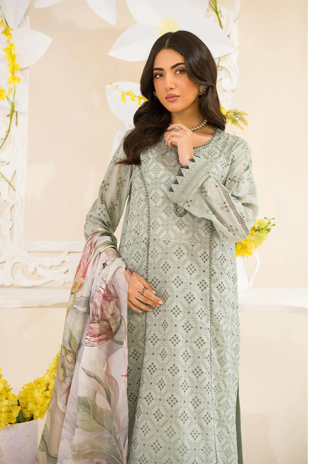 Iznik | Lawnkari 24 | UE-189 SLEEKCHIC - Aqsa Fabrics