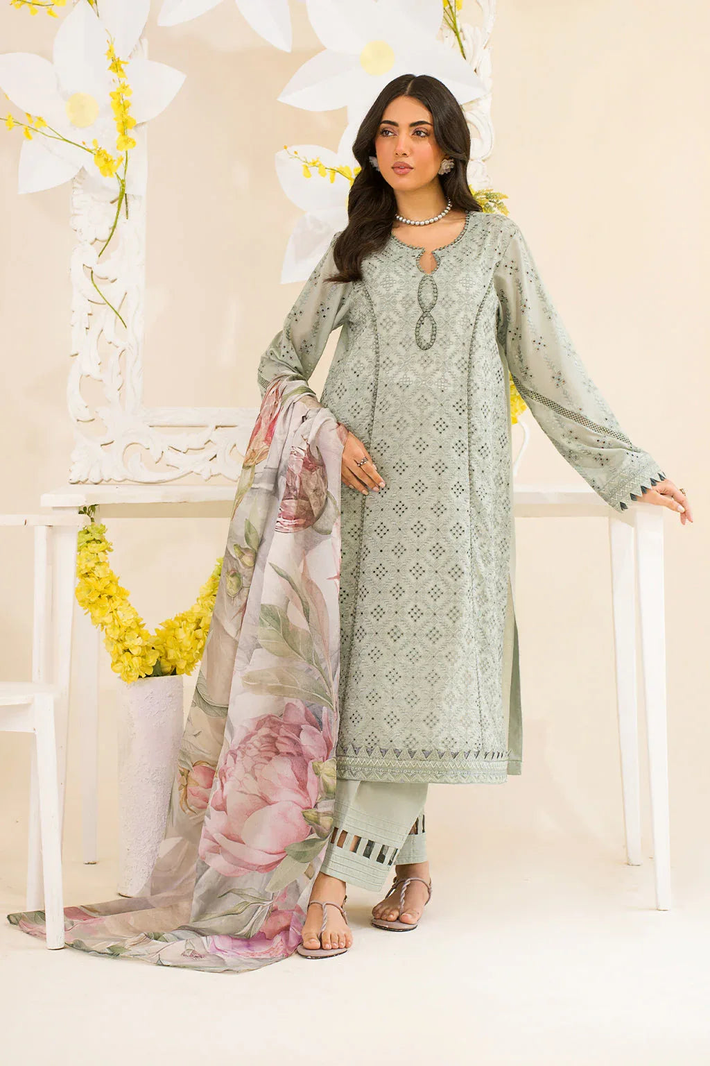 Iznik | Lawnkari 24 | UE-189 SLEEKCHIC - Aqsa Fabrics