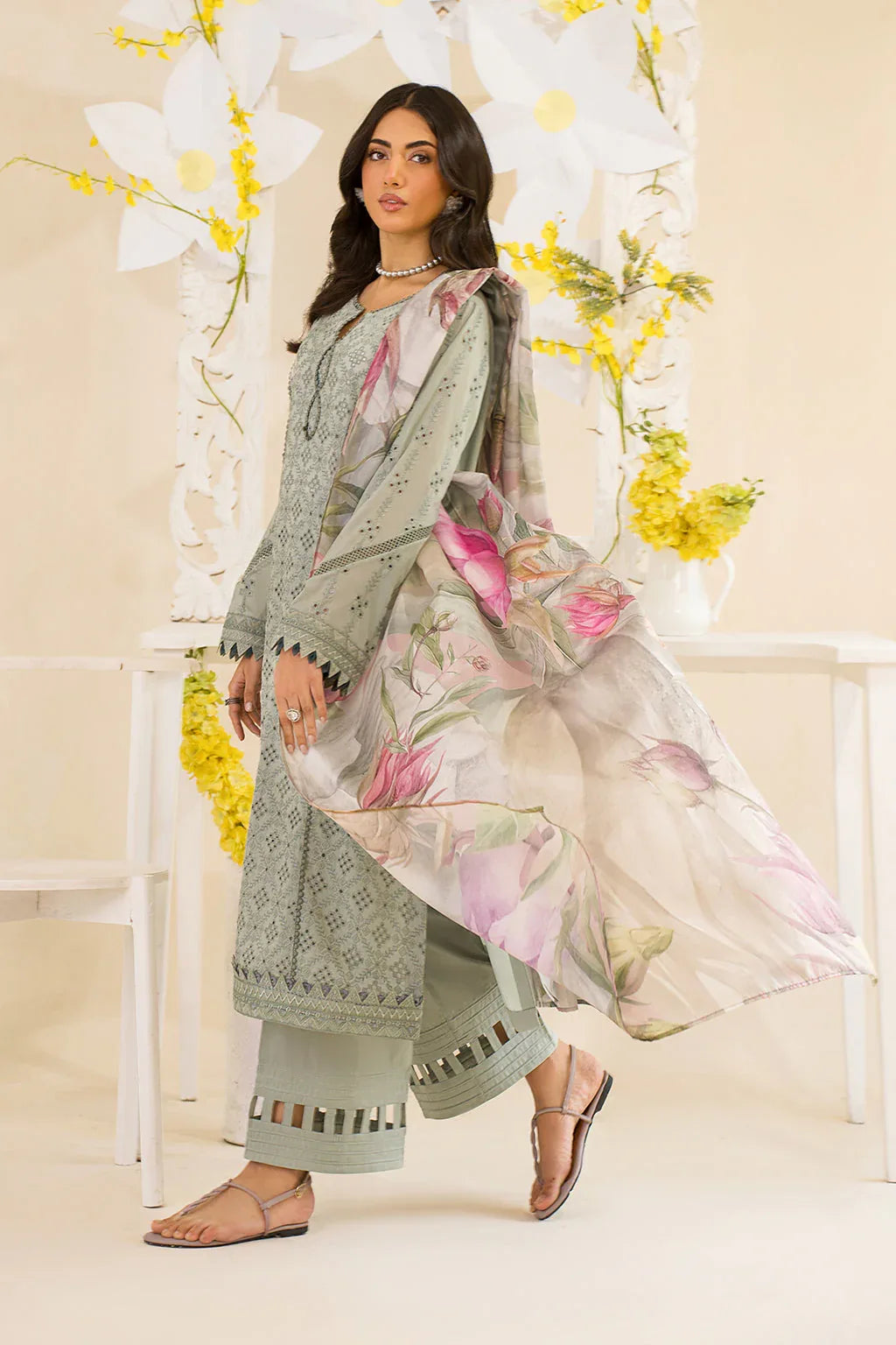 Iznik | Lawnkari 24 | UE-189 SLEEKCHIC - Aqsa Fabrics