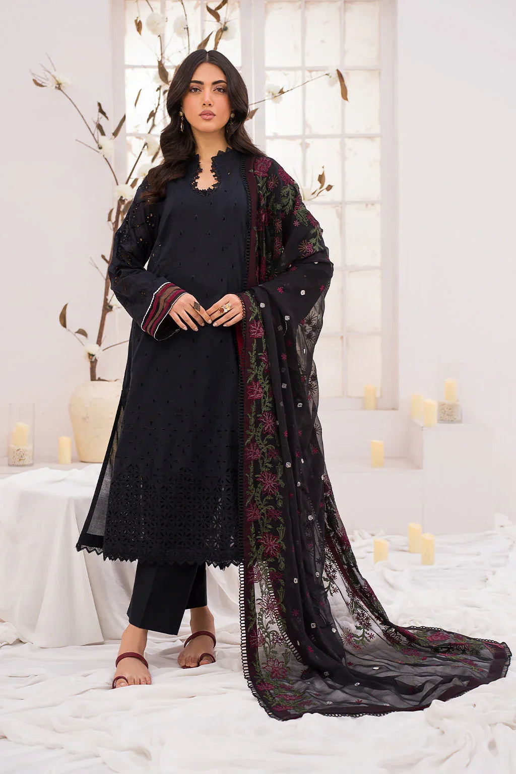 Iznik | Lawnkari 24 | UE-200 GARRULOUS - Aqsa Fabrics