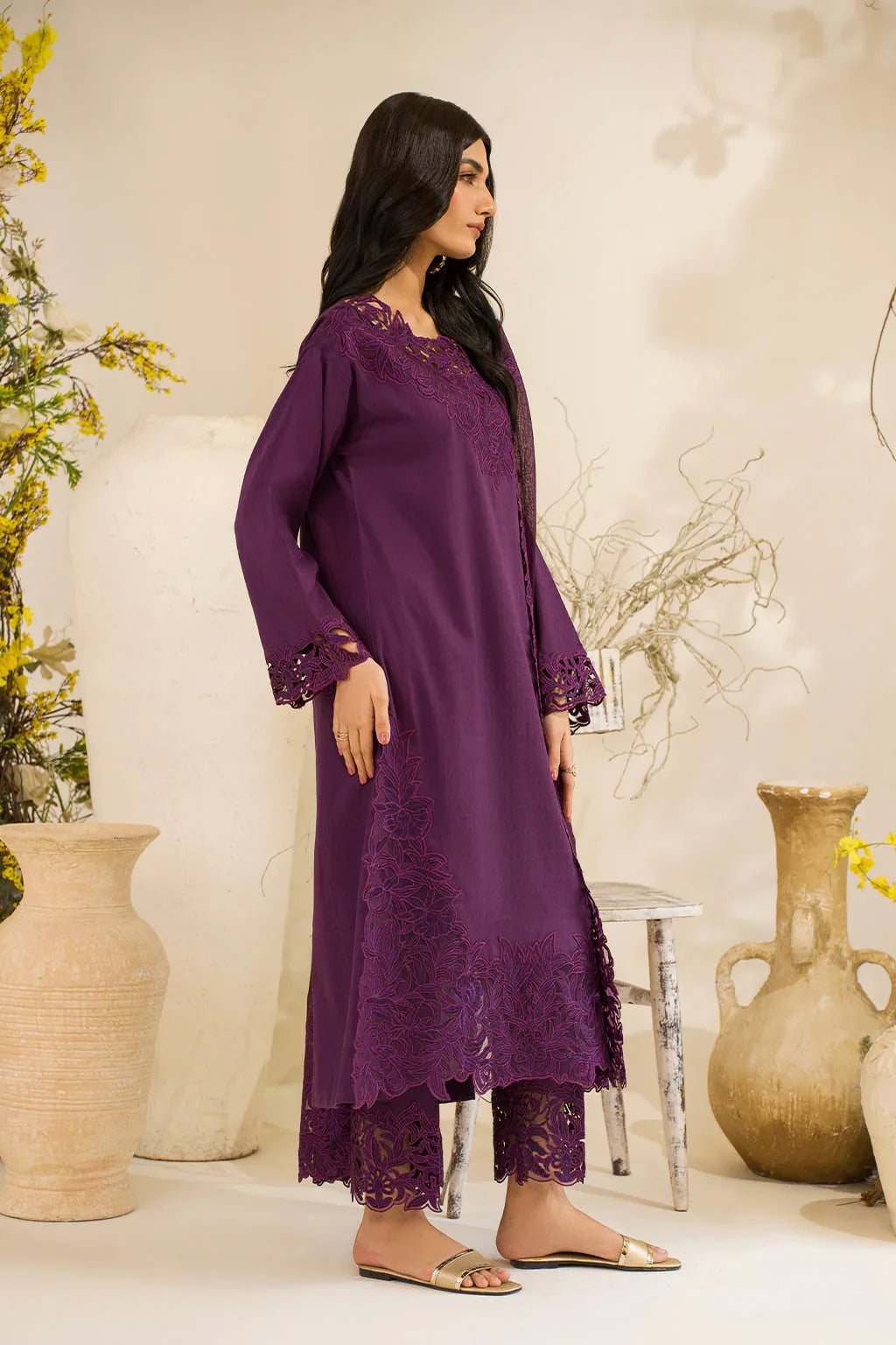 Iznik | Lawnkari 24 | UE-209 QUAGMIRE - Aqsa Fabrics