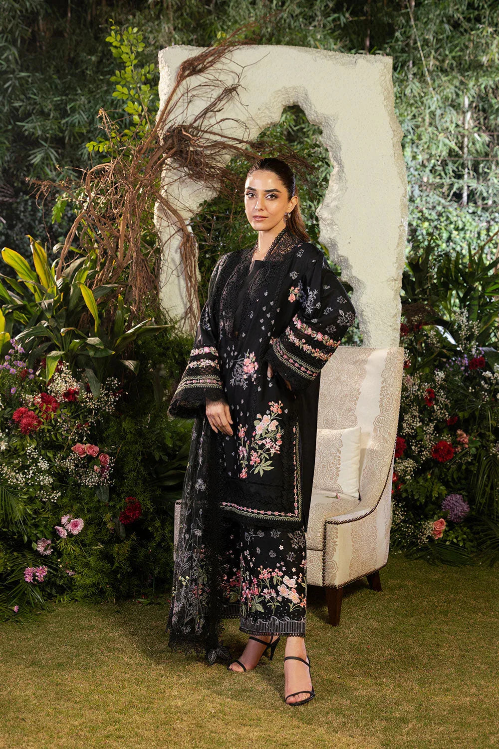 Sobia Nazir | Luxury Lawn 25 | 14B - Aqsa Fabrics