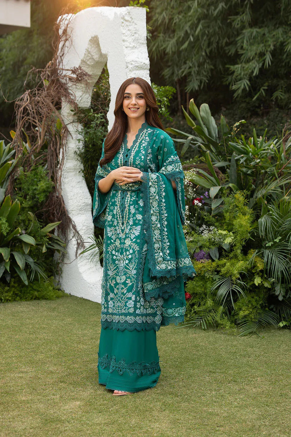 Sobia Nazir | Luxury Lawn 25 | 8B - Aqsa Fabrics
