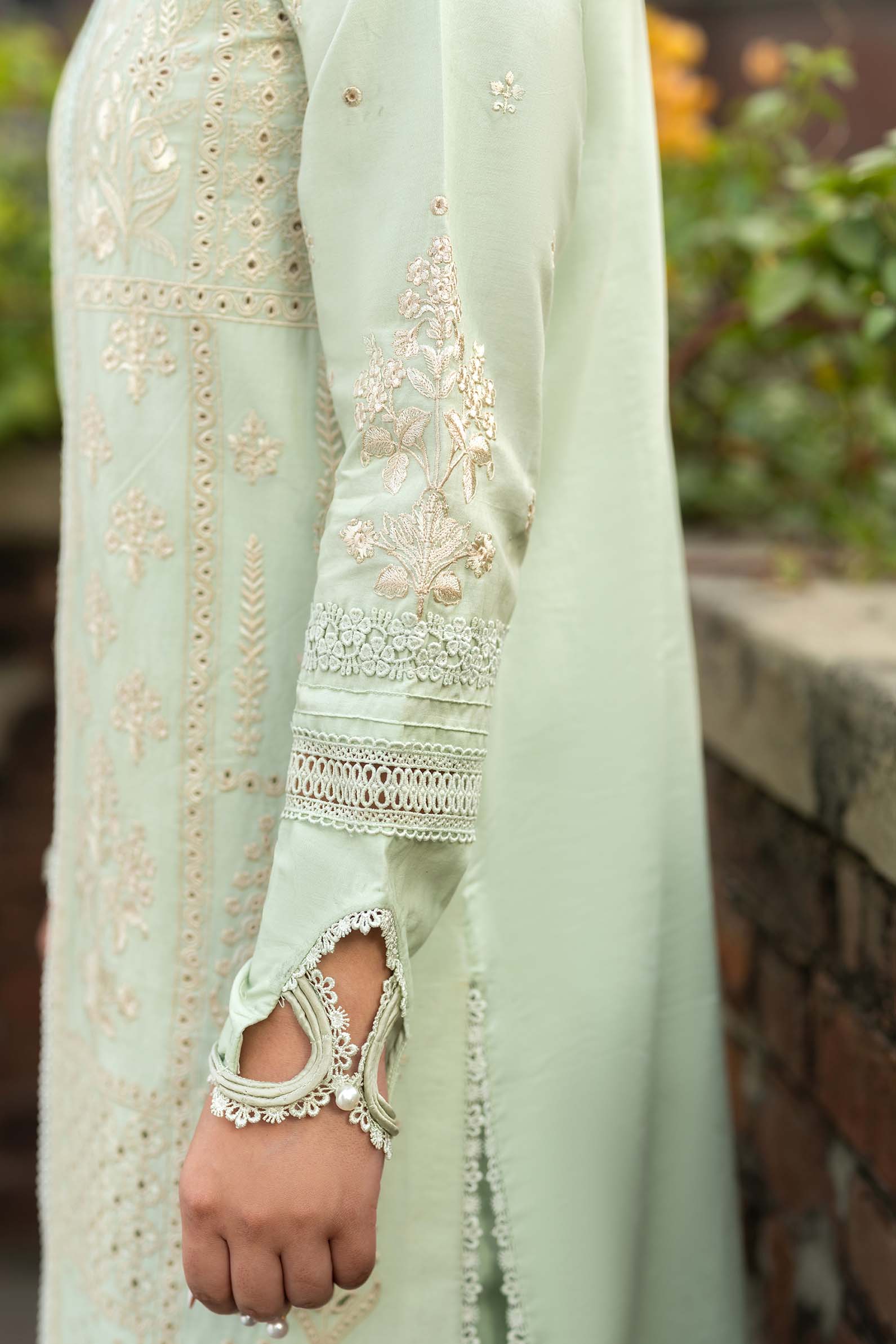 Maryam Hussain | Luxury Lawn 25 | Gulbeen - Aqsa Fabrics