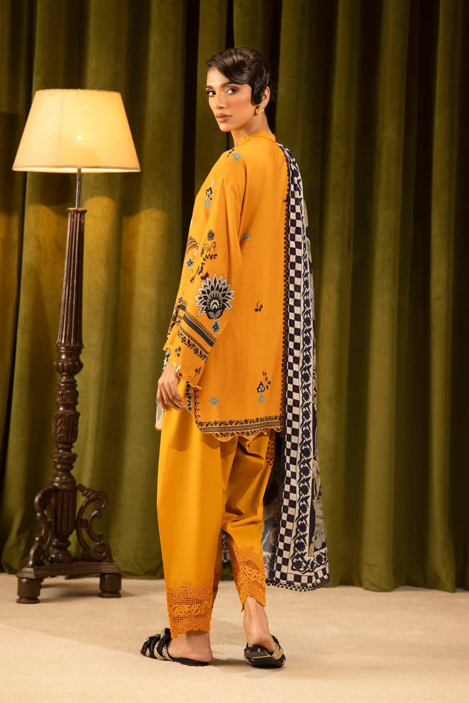 Sana Safinaz | Muzlin Winter 25 | 020A - Aqsa Fabrics