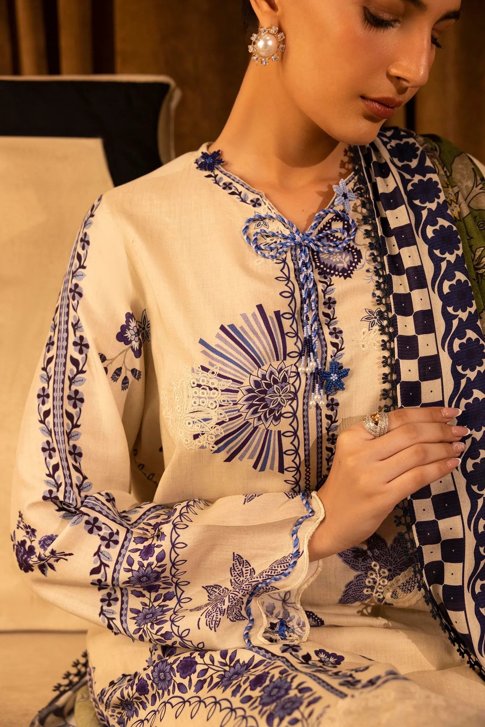 Sana Safinaz | Muzlin Winter 25 | 020B - Aqsa Fabrics