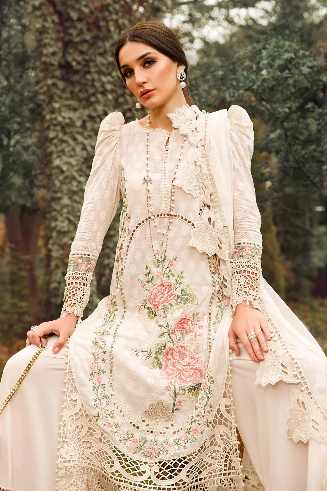 MARIA B EMBROIDED LAWN  D-2302-A - Aqsa Fabrics