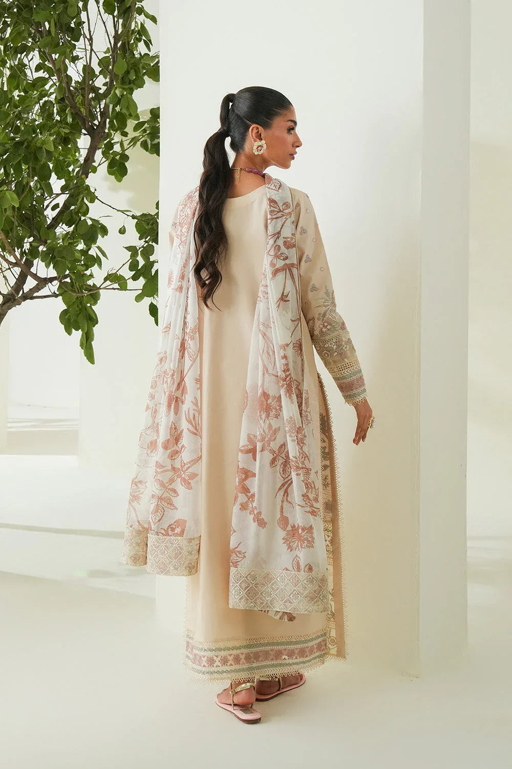 Maryum N Maria | Soiree Lawn |  Shore - Aqsa Fabrics