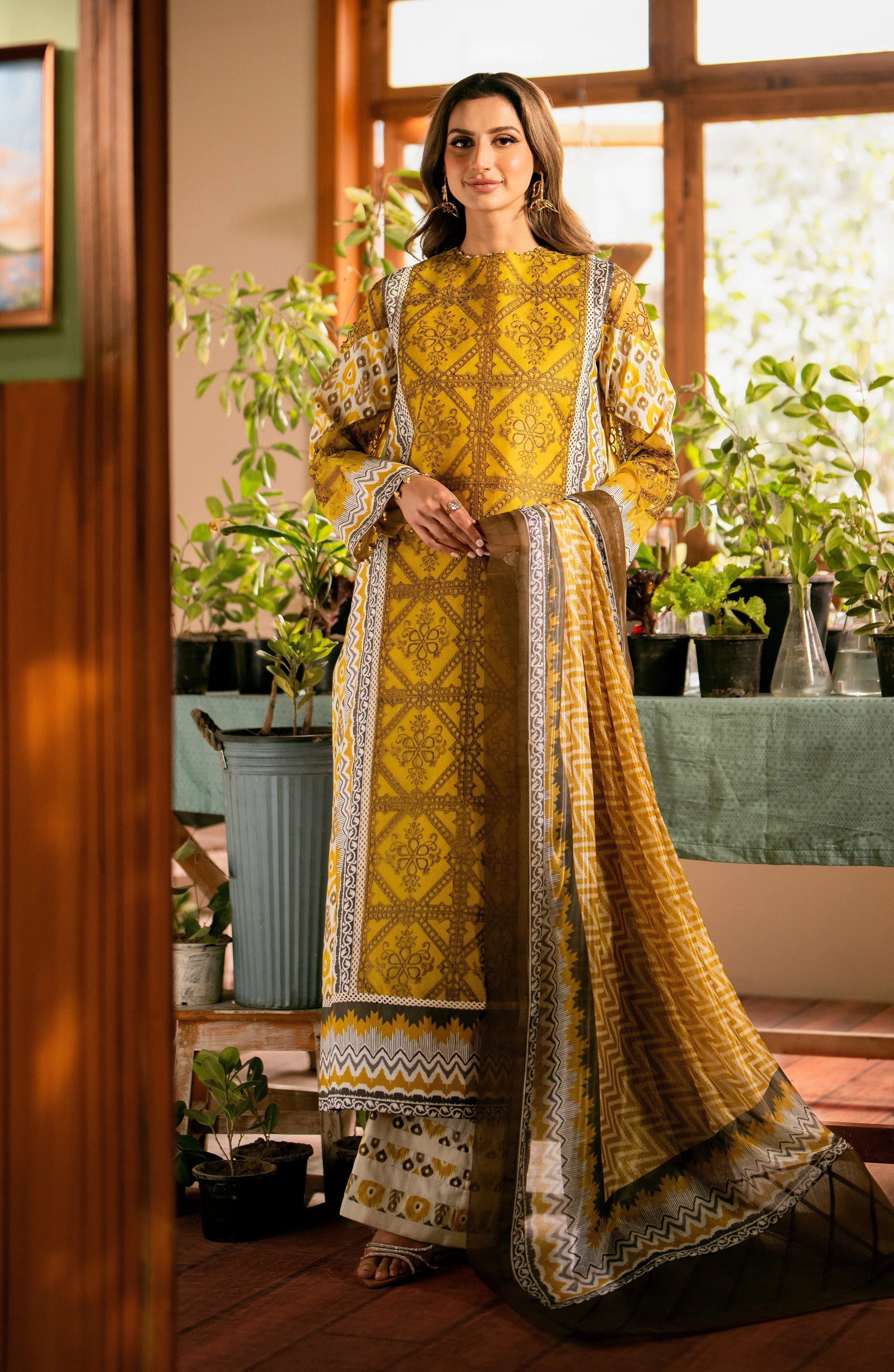 Maryum N Maria | Luxury Lawn 24 | Layla - Aqsa Fabrics