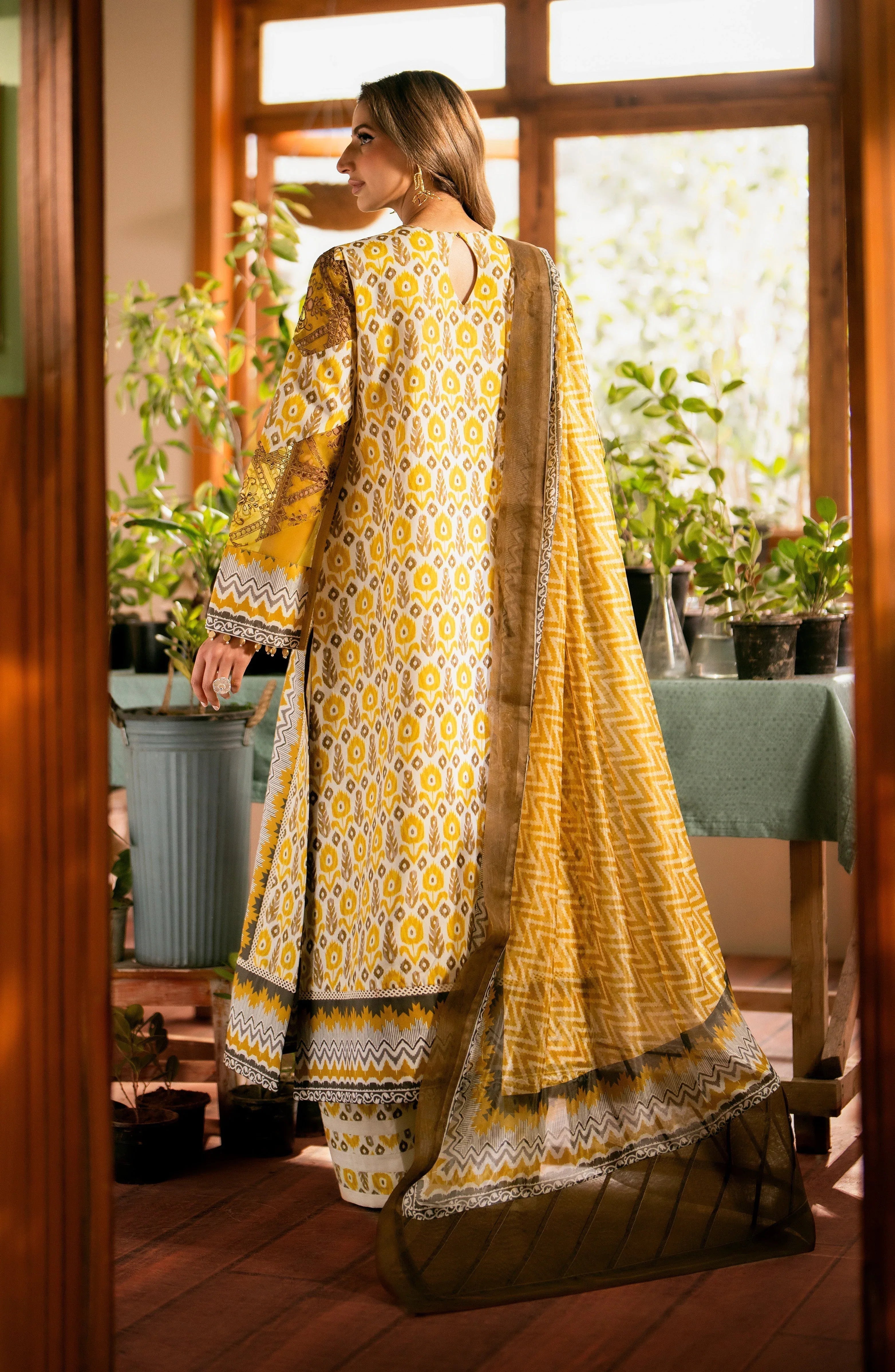 Maryum N Maria | Luxury Lawn 24 | Layla - Aqsa Fabrics