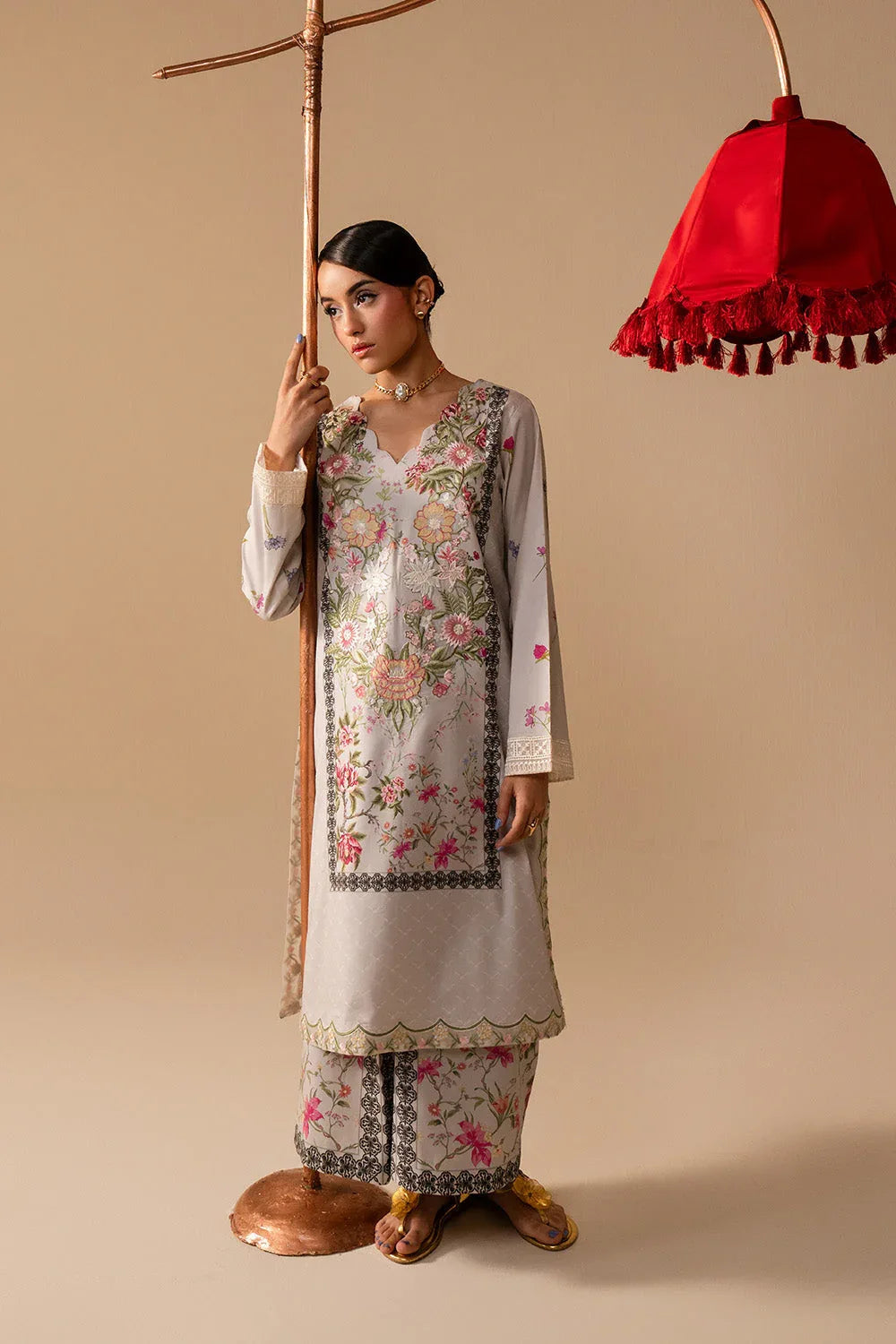 Maryum N Maria | Floren Lawn |   DAISY - Aqsa Fabrics