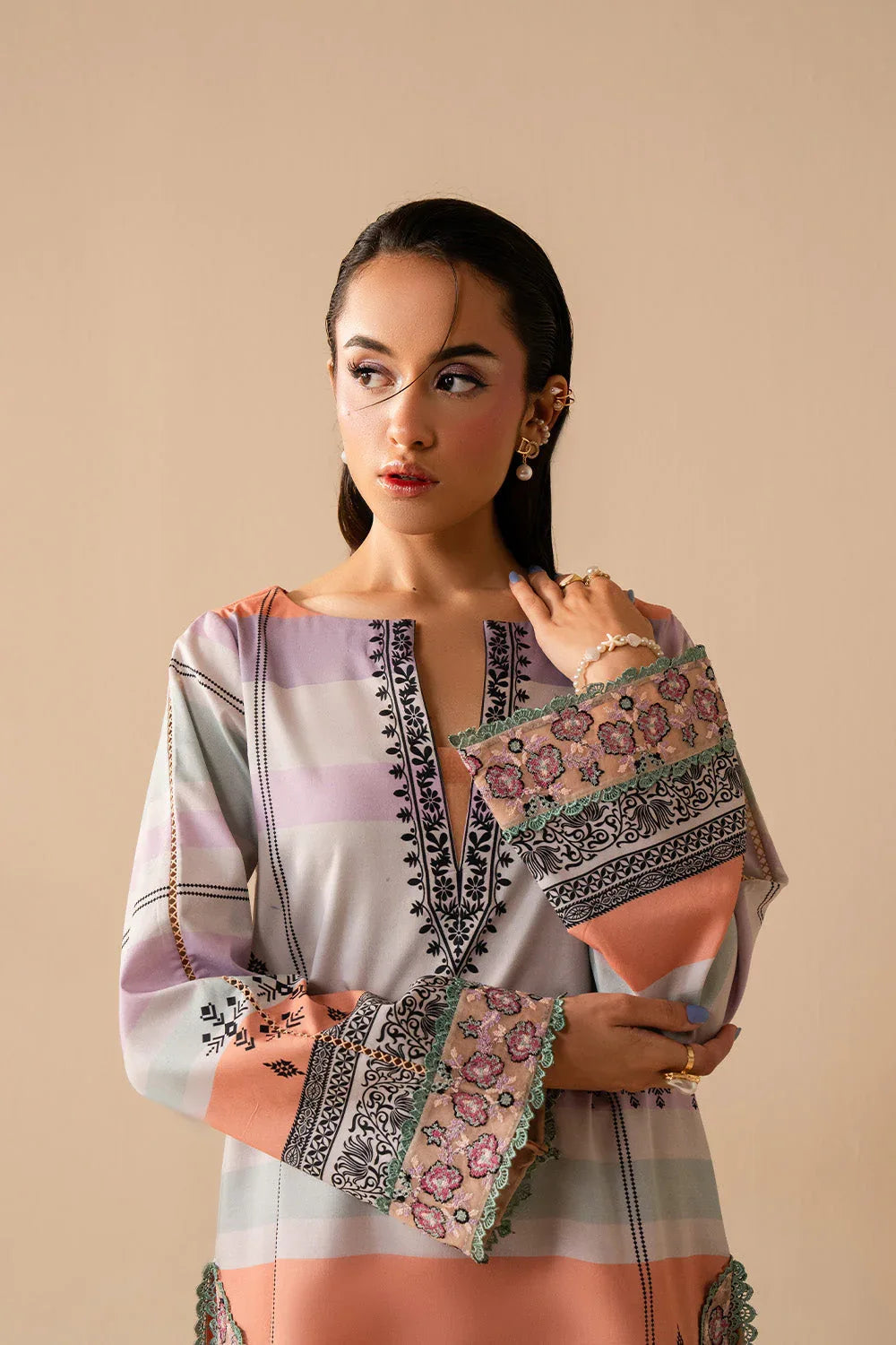 Maryum N Maria | Floren Lawn | CLARA - Aqsa Fabrics