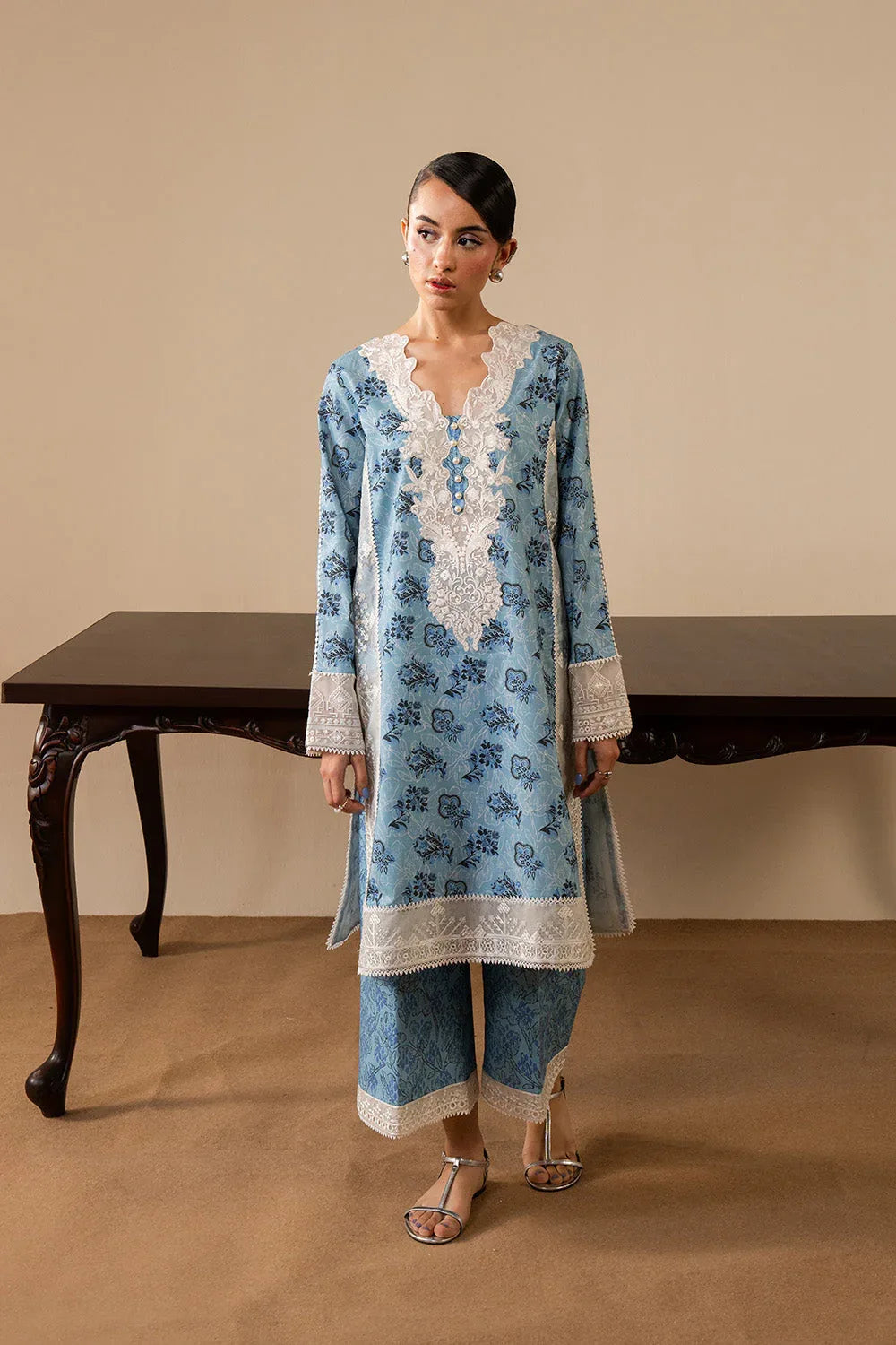 Maryum N Maria | Floren Lawn |   COCO - Aqsa Fabrics