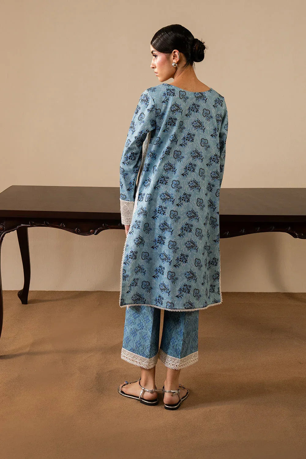 Maryum N Maria | Floren Lawn |   COCO - Aqsa Fabrics