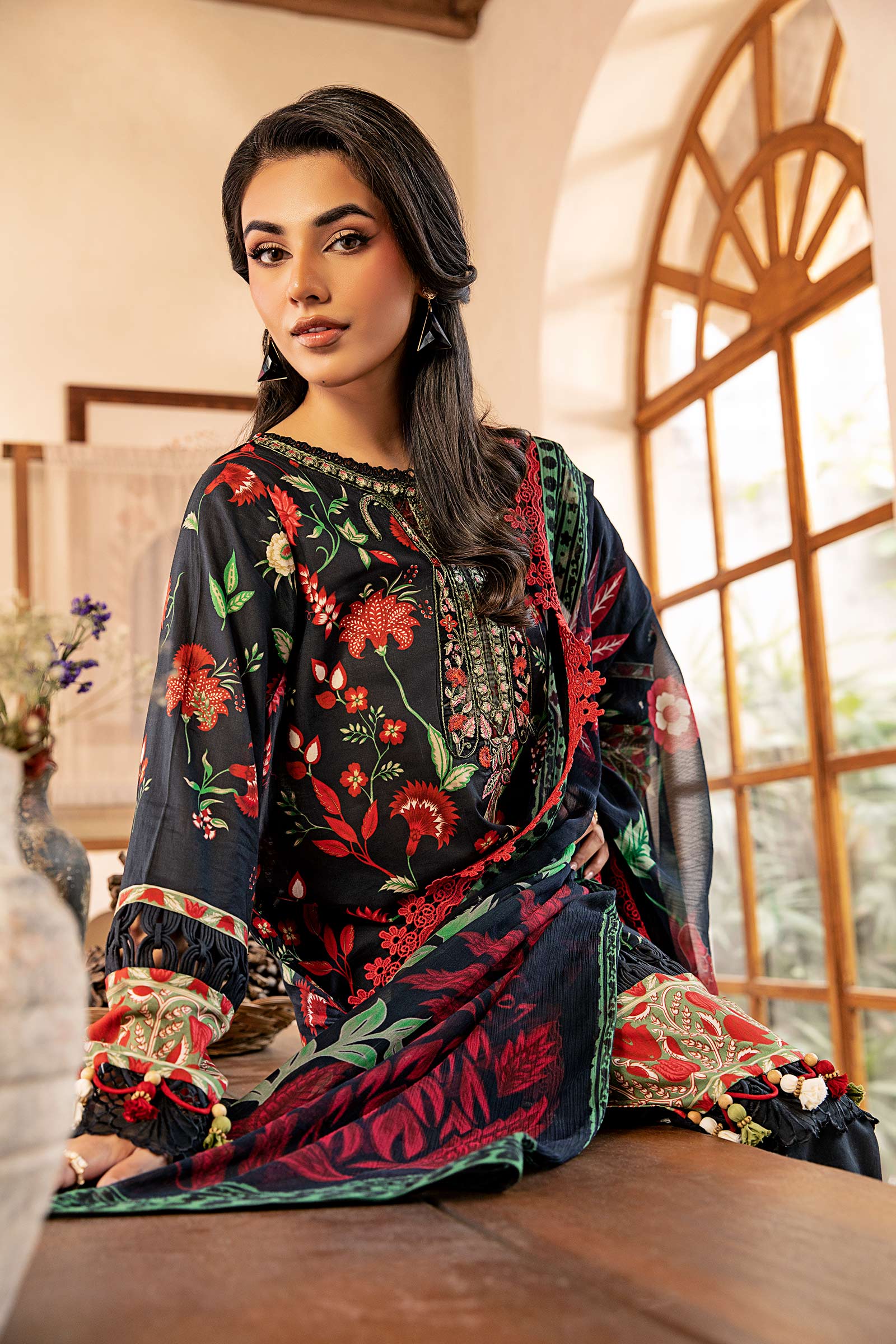 Maria B | Eid Basic Lawn | MB-CUS25-901A - Aqsa Fabrics