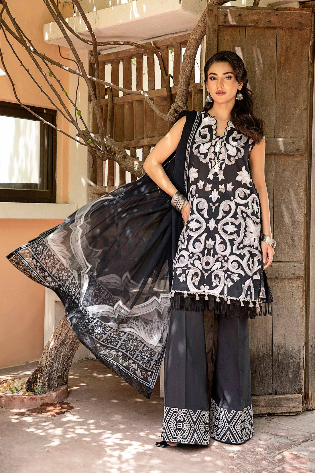 Maria B | Eid Basic Lawn | MB-CUS25-904B - Aqsa Fabrics