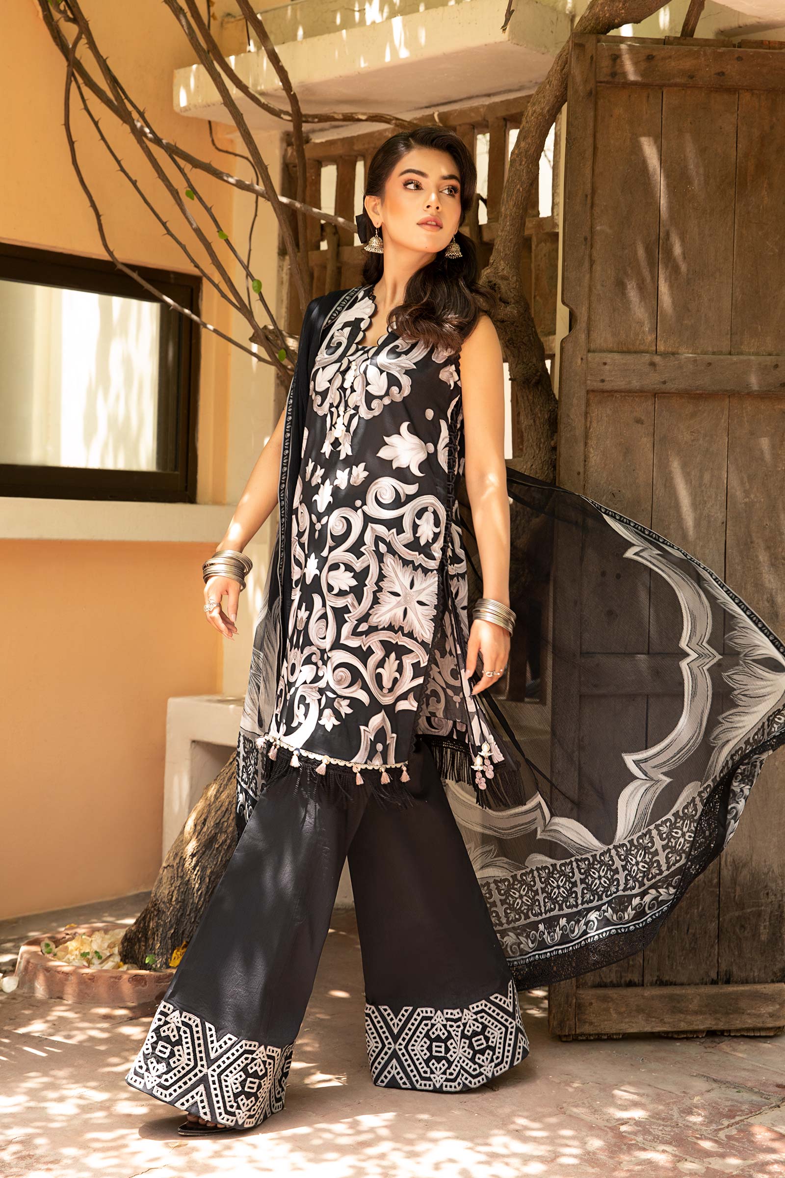 Maria B | Eid Basic Lawn | MB-CUS25-904B - Aqsa Fabrics