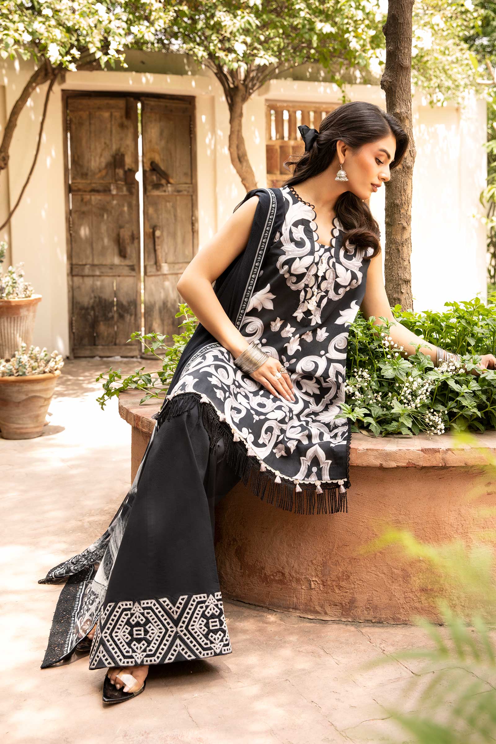 Maria B | Eid Basic Lawn | MB-CUS25-904B - Aqsa Fabrics